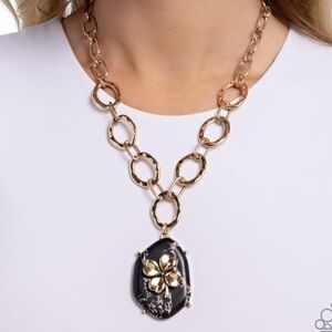 Chic Gold and Black Floral Pendant Necklace